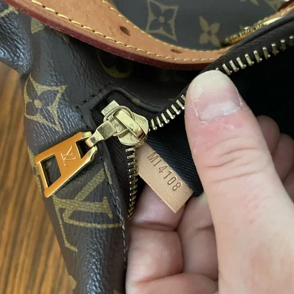 ♥️sold♥️Louis Vuitton classic bumbag monogram - Picture 16 of 16